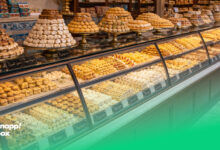 ویترین یک شیرینیفروشی در تهران