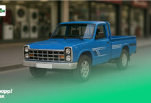 یک وانت سنگین آبی در خیابان